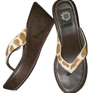 YellowBox Giraffe print leather flip flops